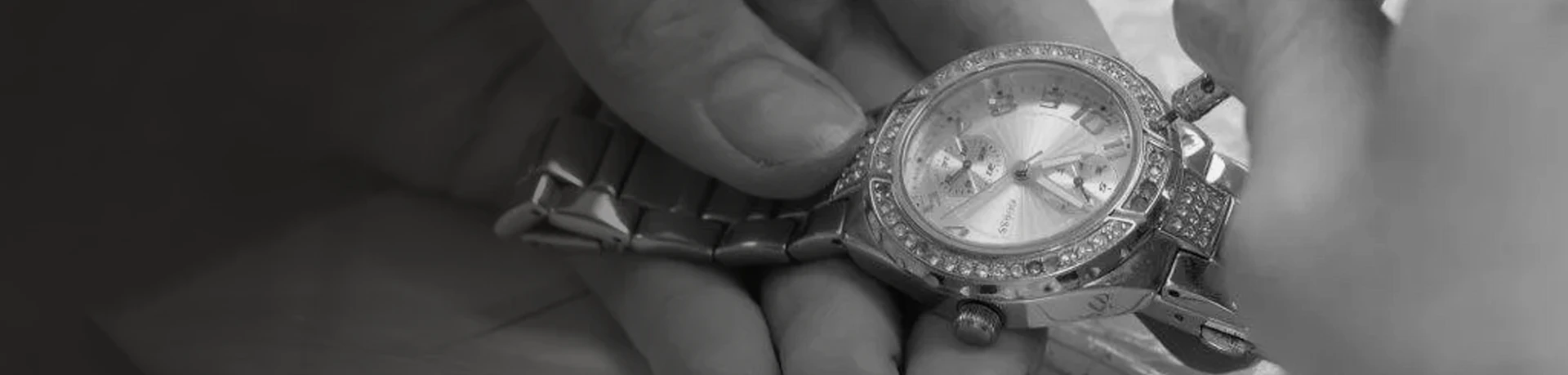 image de montre en réparation